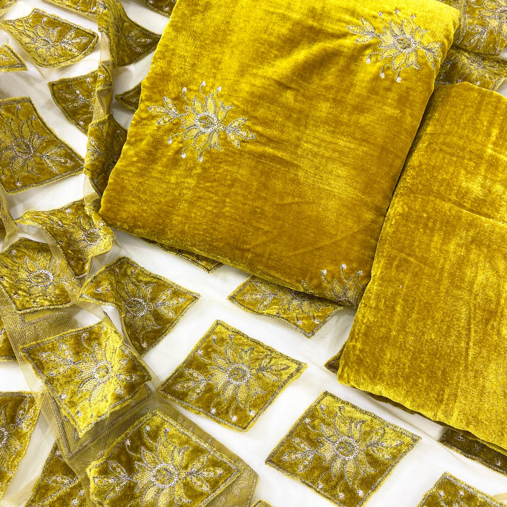 Bareeze Velvet Shawl With Aplic Work 3PC D1