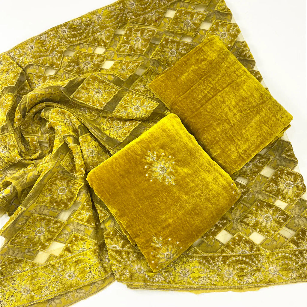 Bareeze Velvet Shawl With Aplic Work 3PC D1