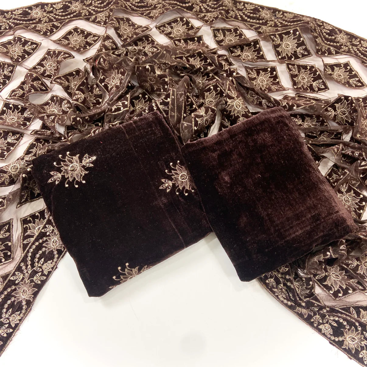 Bareeze Velvet Shawl With Aplic Work 3PC D2