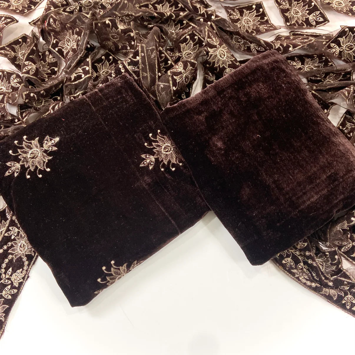 Bareeze Velvet Shawl With Aplic Work 3PC D2