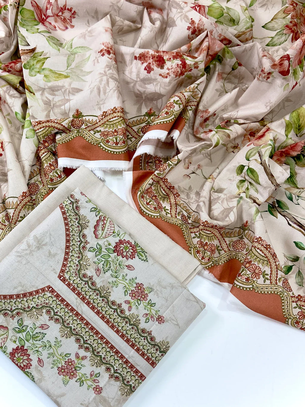 Mausummery Digital Printed Khaddar 3 PC D5