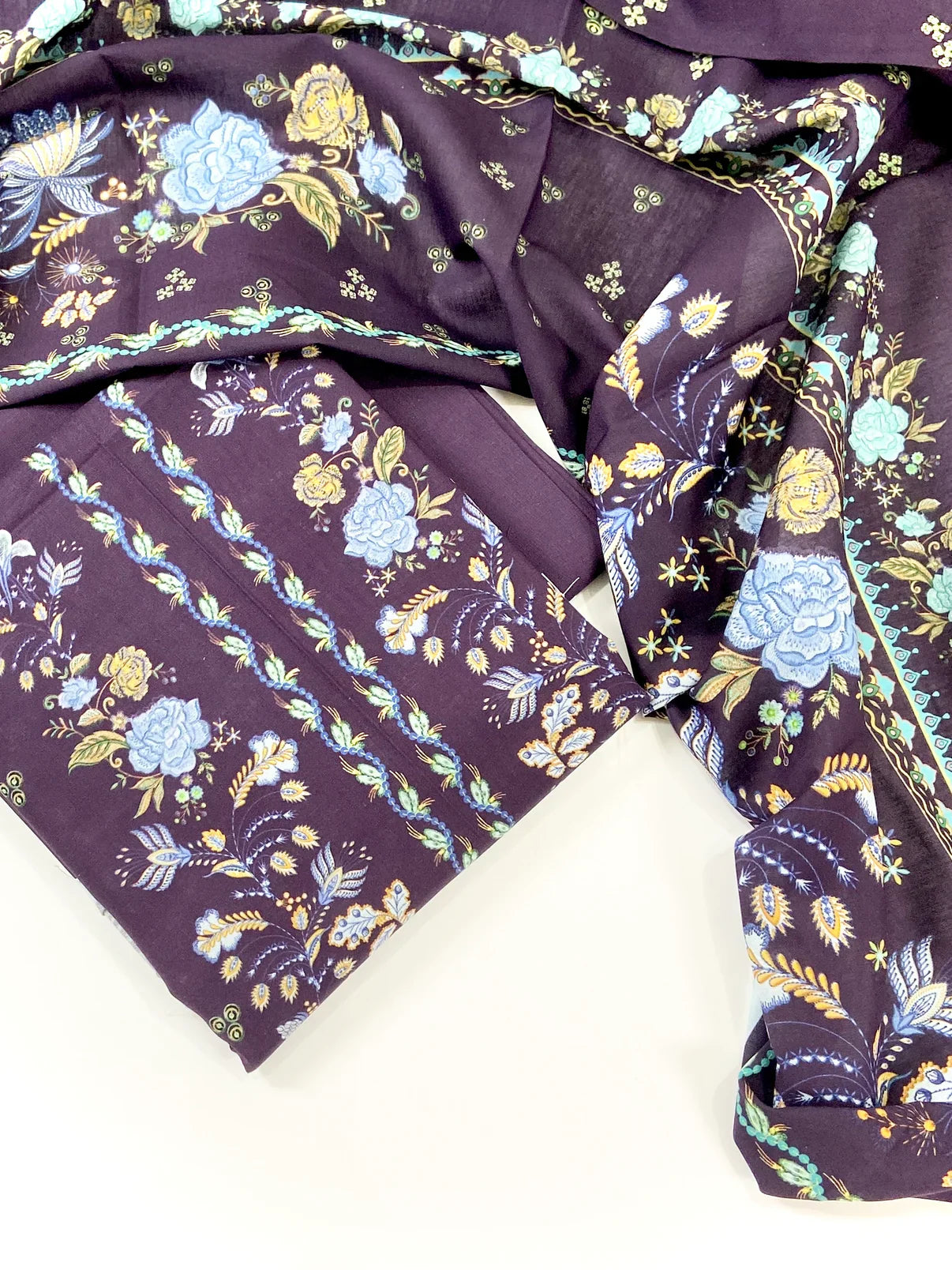 Mausummery Digital Printed Khaddar 3 PC D8