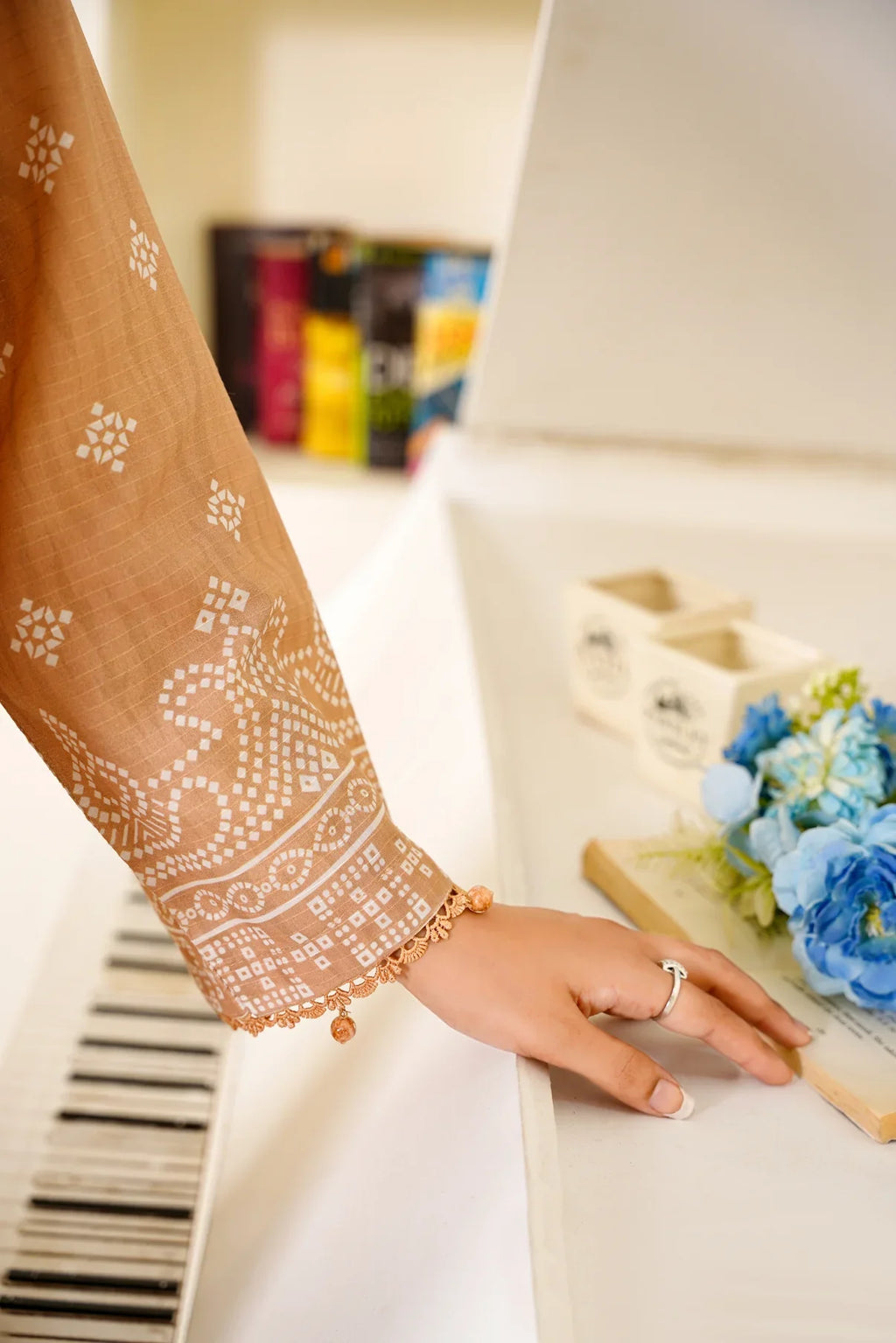 Narm o Nafees By Anaya Noor Embroidered Viscose 3PC D10