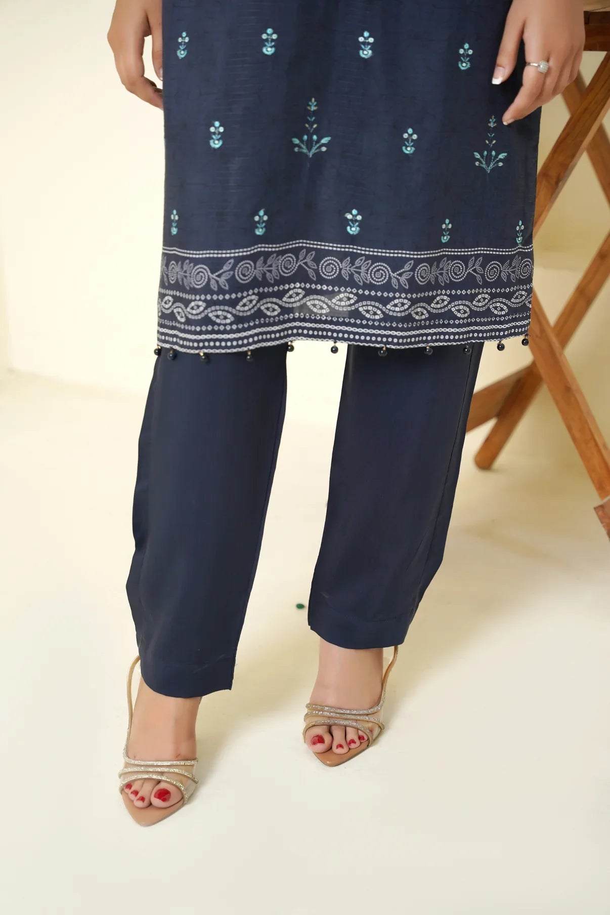 Narm o Nafees By Anaya Noor Embroidered Viscose 3PC D2