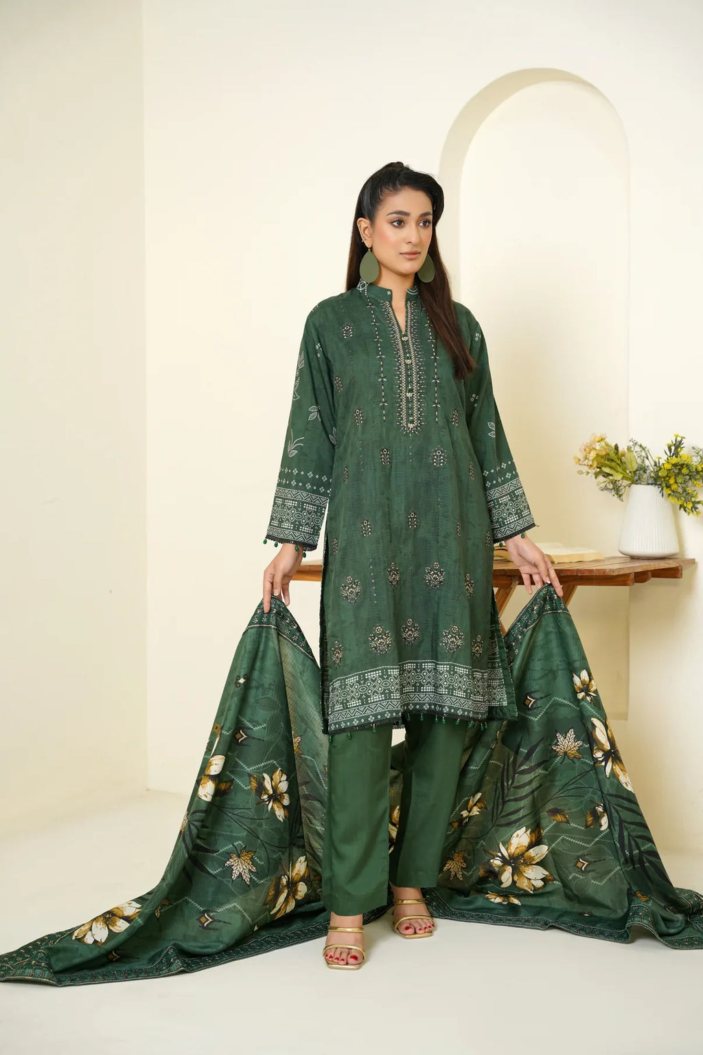 Narm o Nafees By Anaya Noor Embroidered Viscose 3PC D4