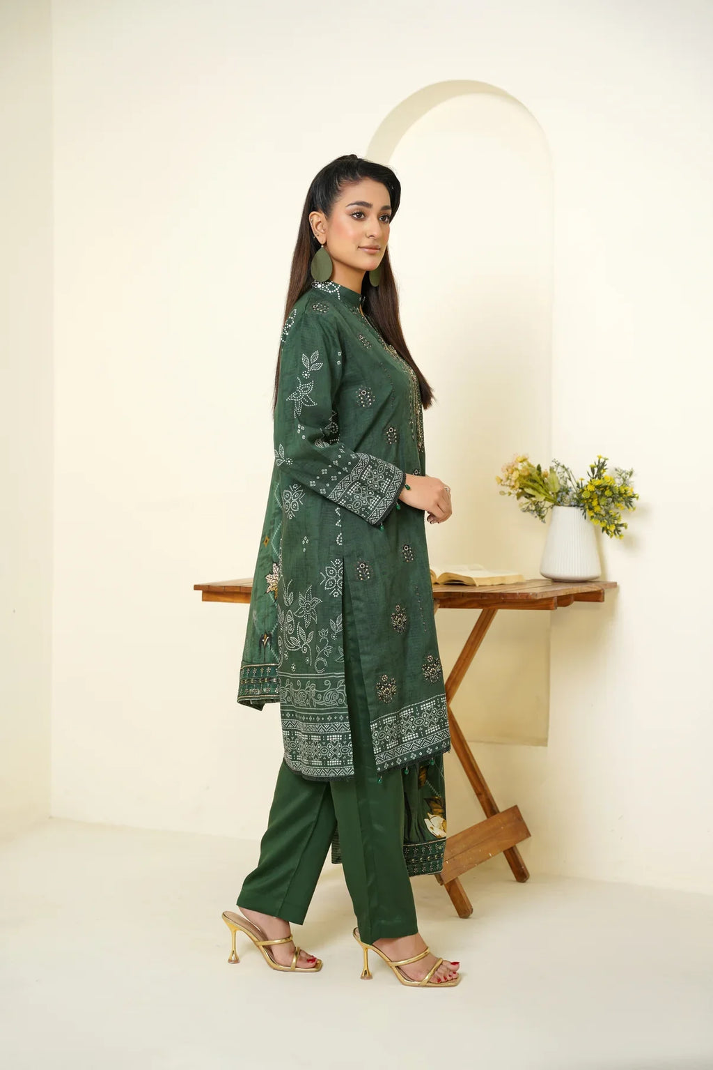 Narm o Nafees By Anaya Noor Embroidered Viscose 3PC D4