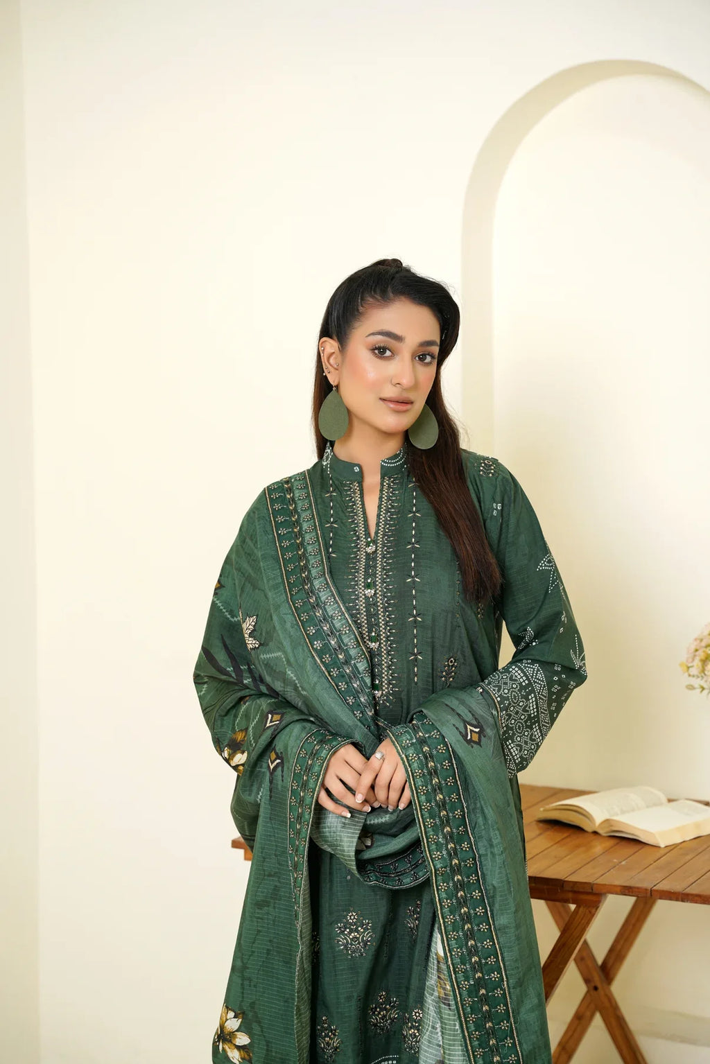 Narm o Nafees By Anaya Noor Embroidered Viscose 3PC D4