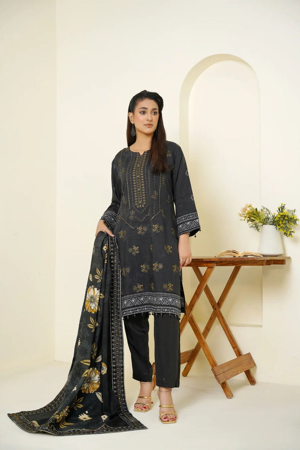 Narm o Nafees By Anaya Noor Embroidered Viscose 3PC D5