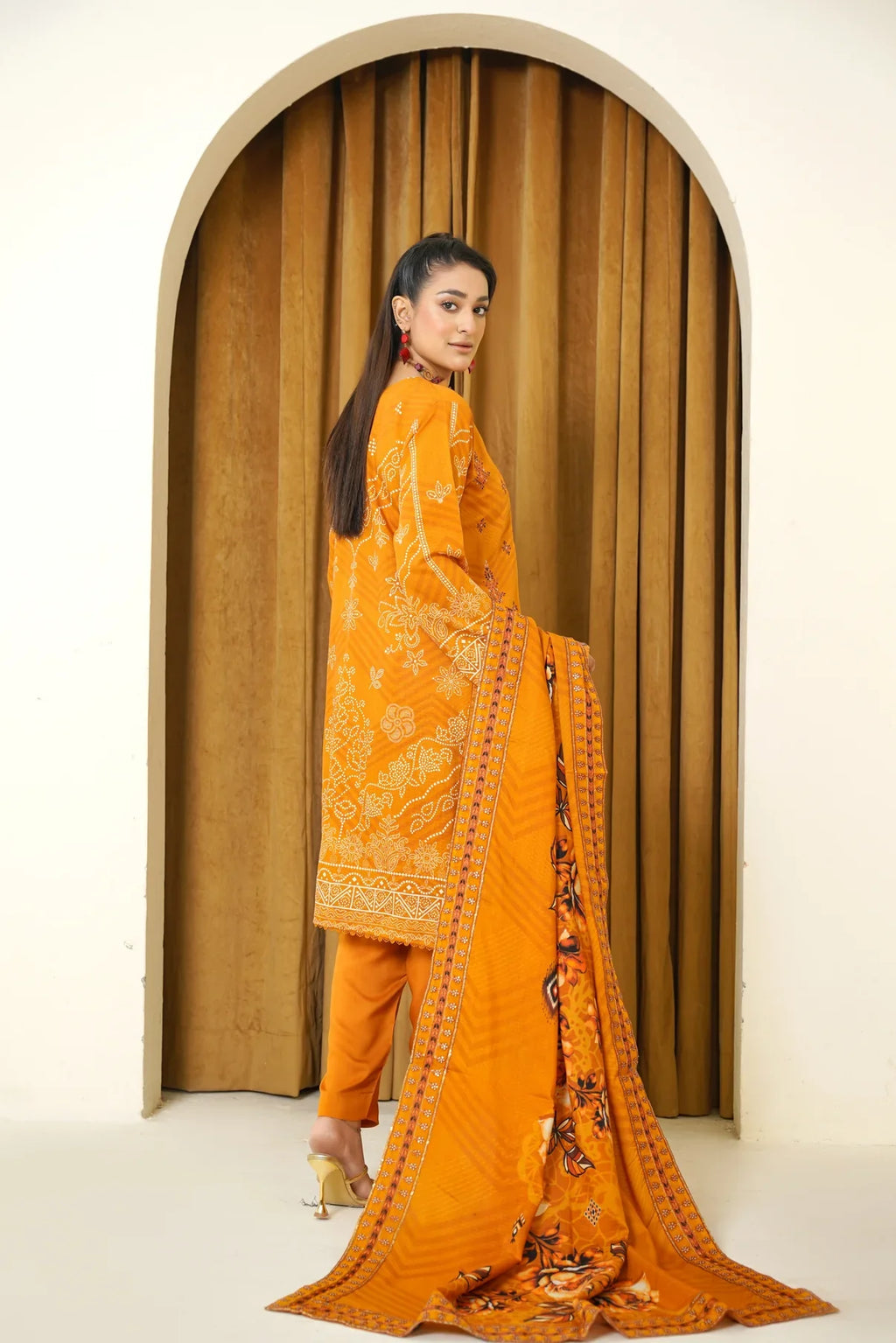 Narm o Nafees By Anaya Noor Embroidered Viscose 3PC D6