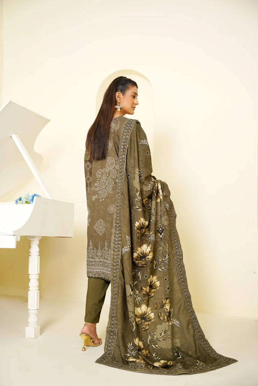 Narm o Nafees By Anaya Noor Embroidered Viscose 3PC D8