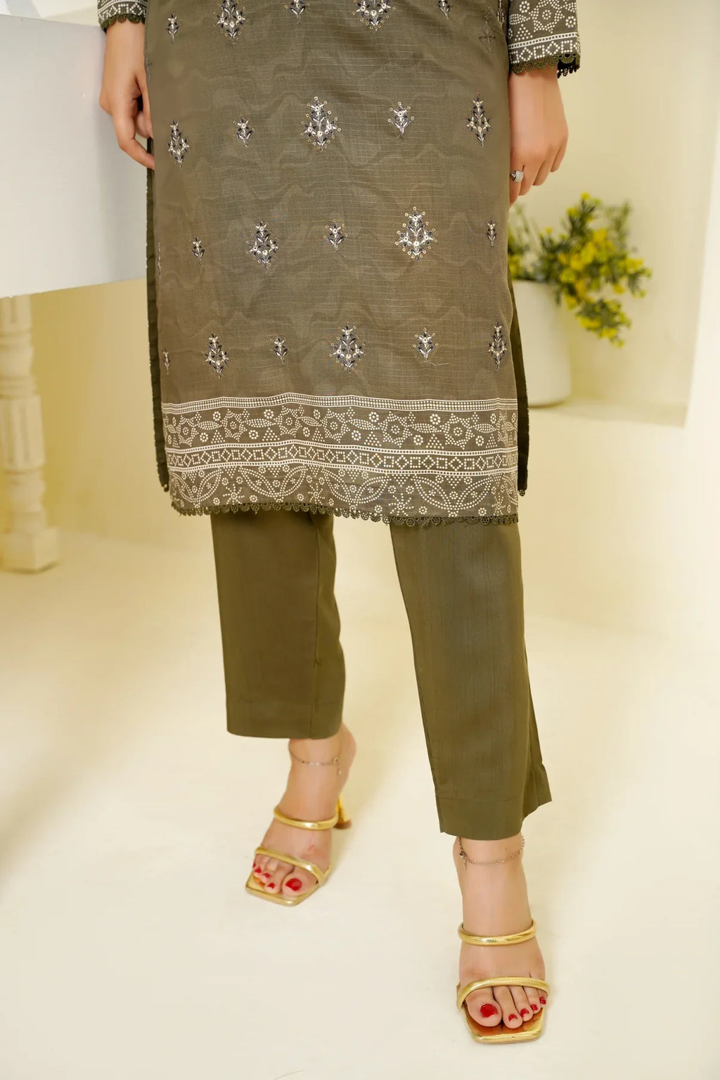 Narm o Nafees By Anaya Noor Embroidered Viscose 3PC D8